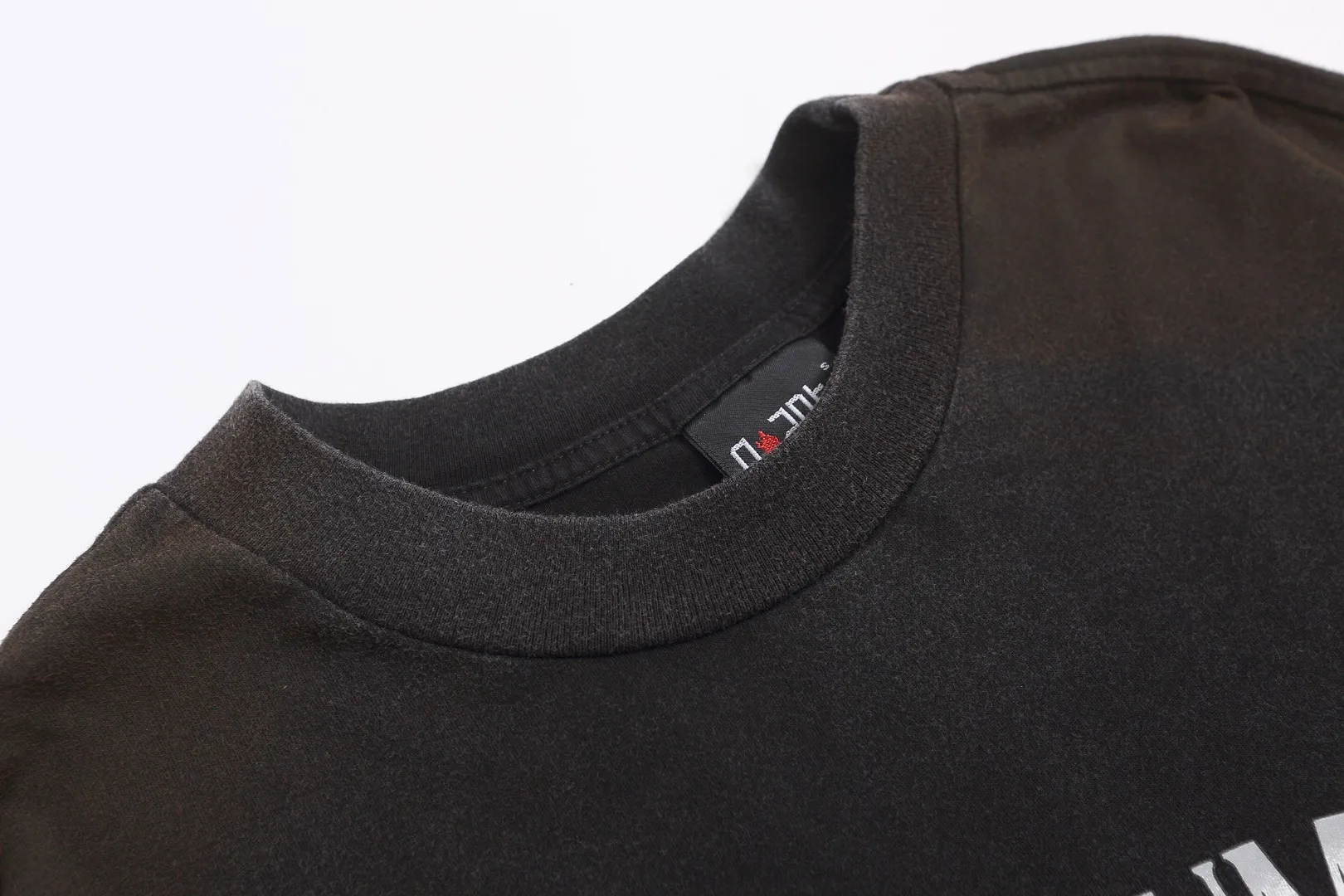 SAINT Michael heavy distressed washed retro flame dice printed loose round neck pullover long-sleeved T-shirt Fabric: 260g Style number: SM662 Size: S-M-L-XL Color: washed black Price: P156